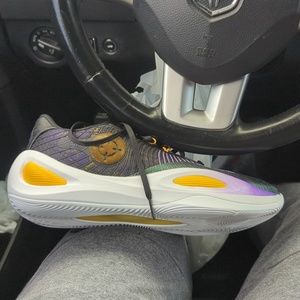 New Austin Reaves AR1 New with a box. Size 11